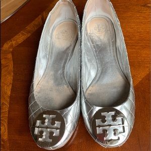 Tory Burch Chelsea Silver Flat Size 9
